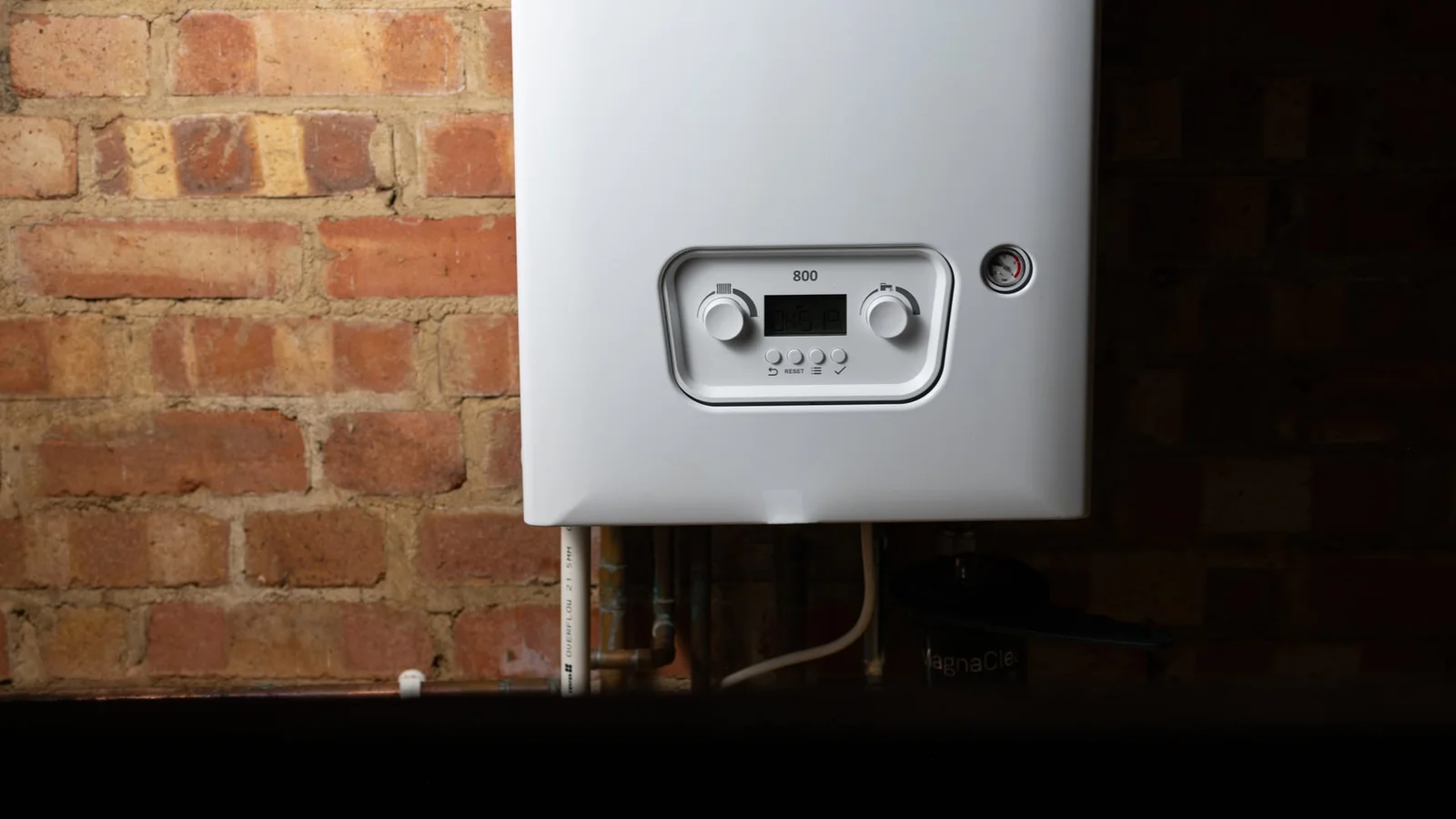 Wall-mounted boiler installation